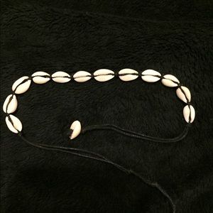 BLACK PUKA SHELL CHOKER